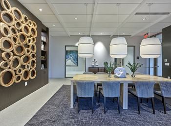 Co-working and private meeting rooms